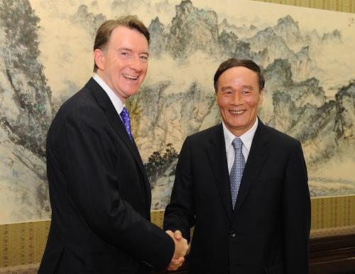 9月7日,国务院副总理王岐山在北京中南海会见英国商务大臣曼德尔森。 新华社记者 李学仁 摄