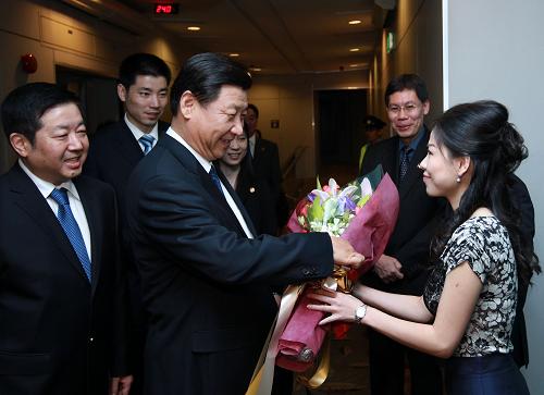 11月14日,中国国家副主席习近平抵达新加坡樟宜国际机场,开始对新加坡进行正式访问。新华社记者 庞兴雷 摄