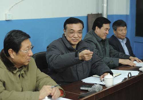 2月3日,中共中央政治局常委、国务院副总理李克强在内蒙古自治区包头市北梁棚户区居委会主持召开棚改现场会。新华社记者 谢环驰 摄