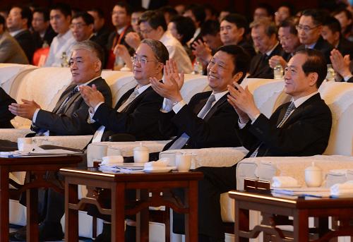 5月25日,第十五届中国科协年会在贵阳开幕。中共中央政治局委员李源潮(右二)出席并讲话。新华社记者 杨楹 摄
