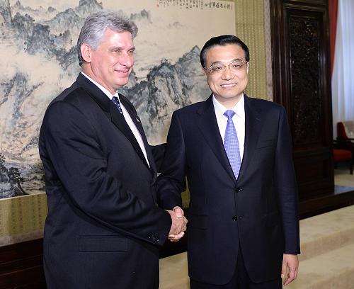 6月18日,国务院总理李克强在北京中南海紫光阁会见古巴国务委员会第一副主席兼部长会议第一副主席迪亚斯-卡内尔。新华社记者 李涛 摄