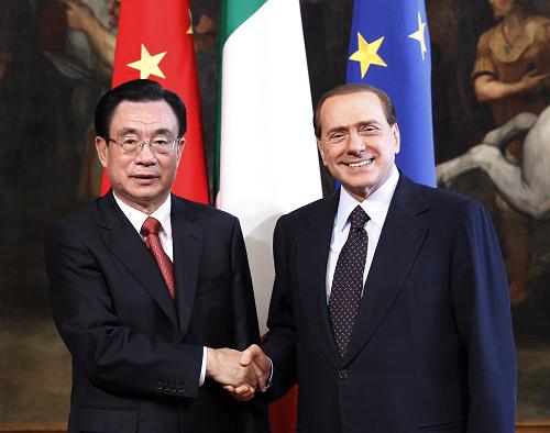 当地时间6月8日下午,中共中央政治局常委、中央纪委书记贺国强在罗马会见意大利总理、自由人民党主席西尔维奥·贝卢斯科尼。新华社记者 刘建生 摄