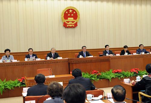 10月31日,十一届全国人大常委会第十一次会议在北京人民大会堂闭幕。吴邦国委员长主持会议并讲话。新华社记者 饶爱民 摄