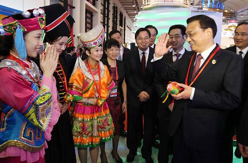 9月3日,中共中央政治局常委、国务院总理李克强在南宁参观中国-东盟博览会展馆。新华社记者 姚大伟 摄