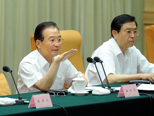 6月20日,中共中央政治局常委、国务院总理温家宝在北京出席全国城镇居民社会养老保险试点工作部署暨新型农村社会养老保险试点经验交流会议并作重要讲话。新华社记者 李涛 摄