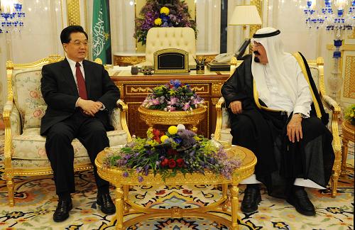 2月10日,国家主席胡锦涛在利雅得同沙特阿拉伯国王阿卜杜拉举行会谈。新华社记者 饶爱民 摄