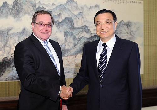 4月5日,国务院副总理李克强在北京中南海紫光阁会见新西兰外长麦卡利。 新华社记者 李涛 摄