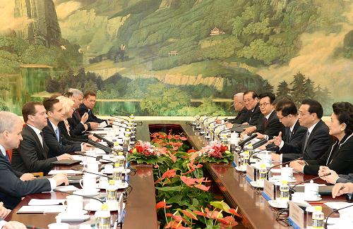 10月22日,国务院总理李克强在北京人民大会堂与俄罗斯总理梅德韦杰夫共同主持中俄总理第十八次定期会晤。新华社记者 刘建生摄