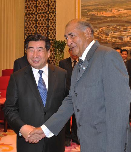 9月25日,国务院副总理回良玉在银川市会见来华出席2010中国(宁夏)国际投资贸易洽谈会的斐济总统埃佩利·奈拉蒂考。新华社记者 刘泉龙 摄