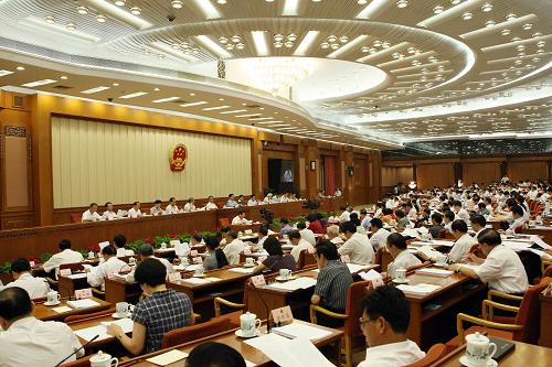 8月25日,十一届全国人大常委会第十次会议在北京人民大会堂举行第二次全体会议。吴邦国委员长出席会议。新华社记者 刘卫兵 摄