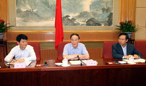 9月27日,中共中央政治局委员、国务院副总理王岐山在北京主持召开质量工作座谈会。新华社记者 姚大伟 摄