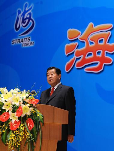 6月17日,第四届海峡论坛大会在厦门举行。中共中央政治局常委、全国政协主席贾庆林出席大会并致辞。新华社记者 饶爱民 摄