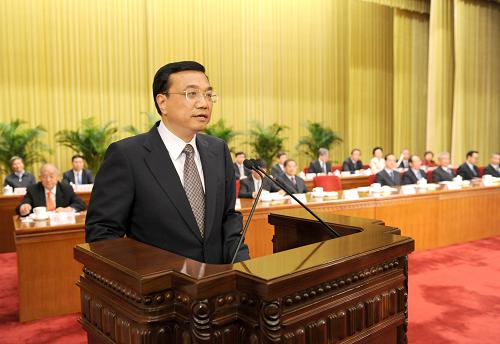 10月23日,中共中央政治局常委、国务院副总理李克强出席第11次李四光地质科学奖颁奖大会并讲话。这是李克强在大会上讲话。 新华社记者马占成摄