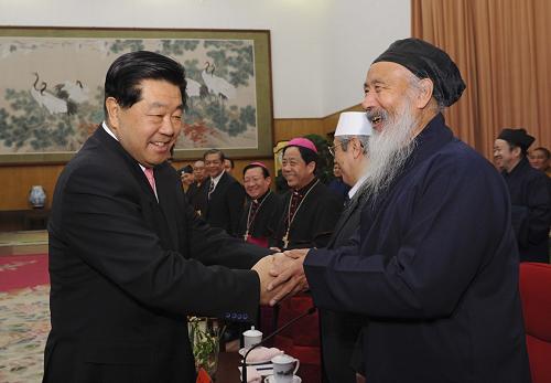1月27日,中共中央政治局常委、全国政协主席贾庆林邀请全国性宗教团体负责人到北京中南海座谈,共庆新春佳节。新华社记者 饶爱民 摄