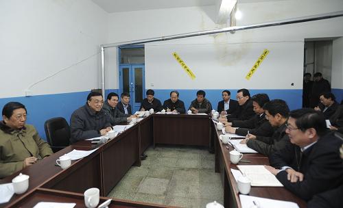 这是李克强在三官庙社区居委会召开棚户区改造工作现场会。新华社记者 谢环驰 摄