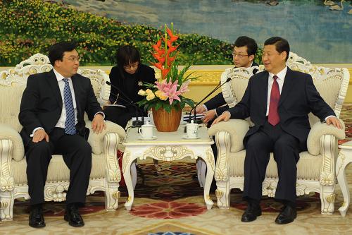 4月7日,中国国家副主席习近平在北京人民大会堂会见来访的吉尔吉斯斯坦外长萨尔巴耶夫。新华社记者 李学仁 摄