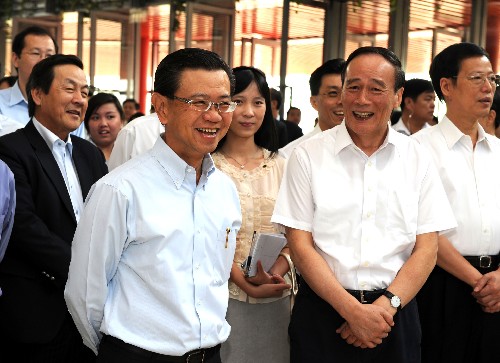 9月3日,中共中央政治局委员、国务院副总理、中新天津生态城联合协调理事会中方主席王岐山和新加坡副总理、理事会新方主席黄根成共同视察中新天津生态城起步区。新华社记者 马平 摄