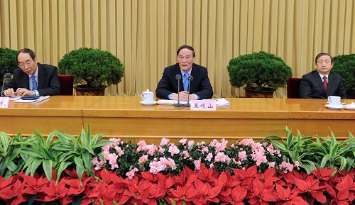 1月6日至7日,全国金融工作会议在北京举行。中共中央政治局委员、国务院副总理王岐山在会议闭幕时对贯彻落实会议精神作部署。 新华社记者 张铎 摄
