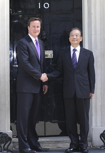 6月27日,中国国务院总理温家宝在伦敦与英国首相卡梅伦举行会谈。新华社记者 姚大伟 摄