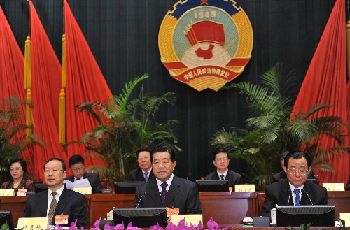 10月18日,政协十一届全国委员会常务委员会第三次会议在北京闭幕。中共中央政治局常委、全国政协主席贾庆林出席闭幕会并讲话。 新华社记者樊如钧摄