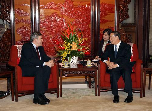 6月13日,中国国务院副总理王岐山在北京中南海会见英国前首相戈登·布朗。 新华社记者刘卫兵摄