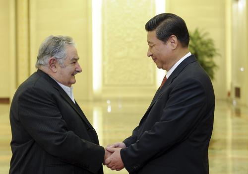 5月27日,国家主席习近平在北京人民大会堂同乌拉圭总统穆希卡举行会谈。新华社记者 张铎 摄
