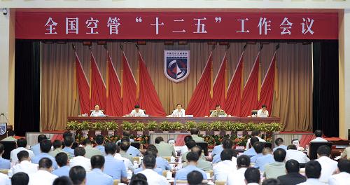 6月17日,全国空管“十二五”工作会议在北京召开,中共中央政治局委员、国务院副总理、国家空管委主任张德江出席会议并讲话。 新华社记者 马占成 摄