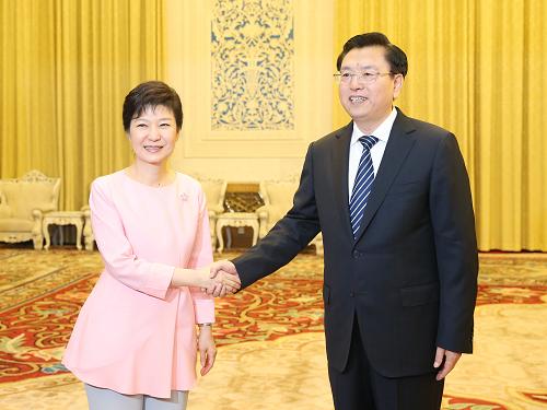 6月28日,全国人大常委会委员长张德江在北京人民大会堂会见韩国总统朴槿惠。新华社记者 姚大伟 摄