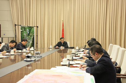 2013年4月22日,李克强总理与四川芦山4·20地震抗震救灾前线通话,了解抗震救灾最新进展情况。