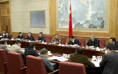 4月28日,全国打击侵犯知识产权和制售假冒伪劣商品工作领导小组在北京召开全体会议。国务院副总理、领导小组组长汪洋出席会议并讲话。新华社记者黄敬文摄