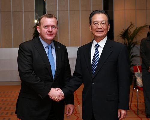 12月17日,中国国务院总理温家宝在哥本哈根会见丹麦首相拉斯穆森。新华社记者 庞兴雷 摄