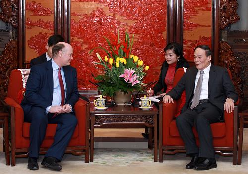 1月13日,中国国务院副总理王岐山在北京中南海紫光阁会见汇丰控股有限公司集团主席范智廉。新华社记者 庞兴雷 摄