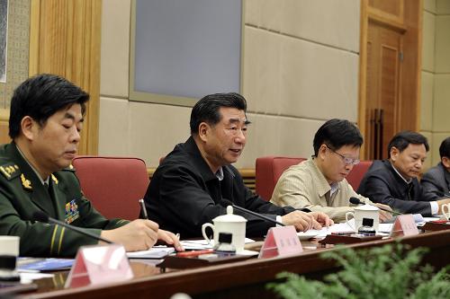 1月7日,国务院防震减灾工作联席会议在北京召开,国务院副总理、国务院抗震救灾指挥部指挥长回良玉主持会议并讲话。新华社记者 丁林 摄