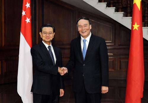 7月23日,国务院副总理王岐山与新加坡副总理黄根成共同出席中新双边合作联合委员会第七次会议、苏州工业园区中新联合协调理事会第十二次会议、中新天津生态城联合协调理事会第三次会议。新华社记者 李涛 摄