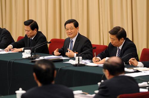 3月5日,中共中央总书记、国家主席、中央军委主席胡锦涛参加十一届全国人大三次会议江苏代表团的审议。 新华社记者 李学仁 摄