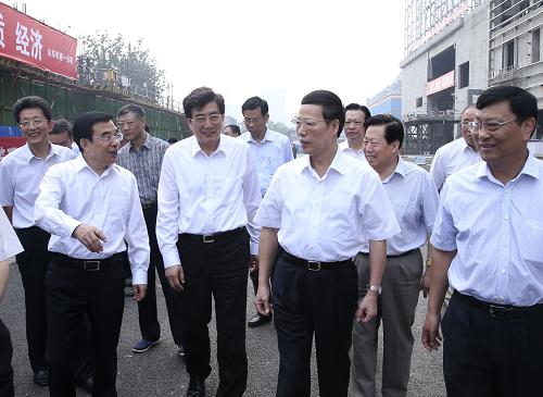 9月3日,中共中央政治局常委、国务院副总理张高丽在北京市调研大气污染防治工作。这是张高丽考察西北热电中心建设项目。新华社记者 庞兴雷 摄