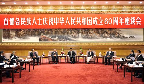 9月19日,首都各民族人士庆祝中华人民共和国成立60周年座谈会在北京人民大会堂举行。中共中央政治局委员、国务院副总理回良玉出席并讲话。 新华社记者谢环驰摄