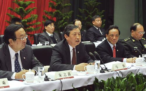 12月28日,全国行政学院院长会议暨国家行政学院成立15周年庆祝大会、新中国行政管理体制60年研讨会在北京召开,国务委员兼国务院秘书长、国家行政学院院长马凯出席会议并讲话。新华社记者 李学仁摄