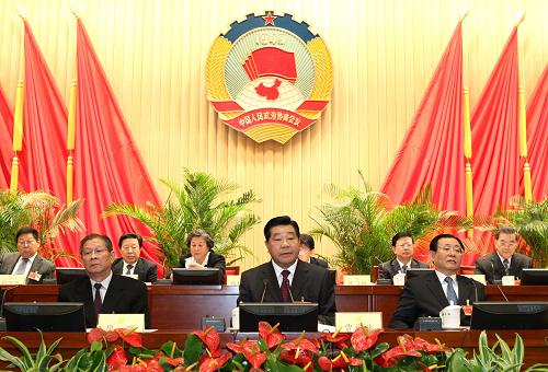 3月12日,政协第十一届全国委员会常务委员会第九次会议第二次全体会议在北京举行。 政协第十一届全国委员会常务委员会第九次会议第一次和第二次全体会议分别于3月10日下午和3月12日下午在北京举行。中共中央政治局常委、全国政协主席贾庆林主持会议。 新华社记者马占成摄