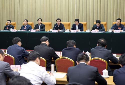 12月14日,全国政府系统秘书长和办公厅主任会议在北京召开。中共中央书记处书记、国务委员兼国务院秘书长杨晶出席并讲话。新华社记者 李学仁 摄