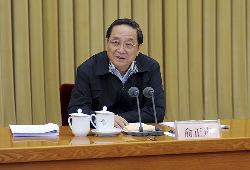 第四次全国对口支援新疆工作会议9月23日至24日在北京召开。中共中央政治局常委、全国政协主席俞正声,中共中央政治局常委、国务院副总理张高丽出席会议并作重要讲话。这是俞正声作重要讲话。新华社记者 张铎 摄
