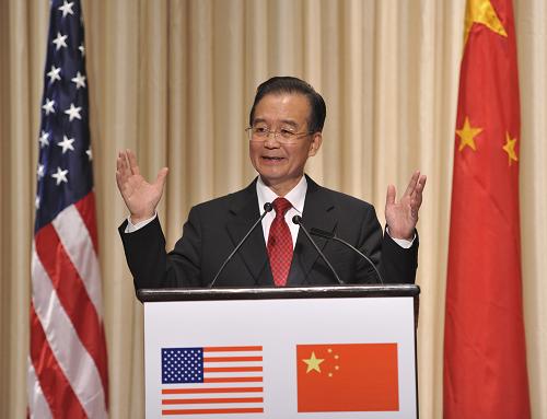 9月22日,中国国务院总理温家宝在纽约出席美国友好团体举行的欢迎晚宴并发表演讲。新华社记者 黄敬文 摄