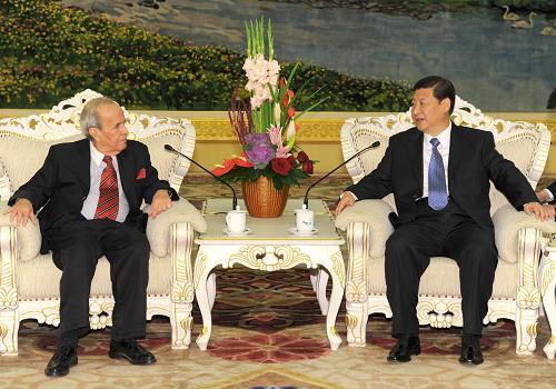11月25日,国家副主席习近平在北京人民大会堂会见古巴全国人民政权代表大会主席阿拉尔孔。 新华社记者马占成摄