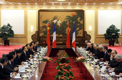 温家宝与法国总理举行会谈 12月21日,中国国务院总理温家宝在北京人民大会堂与来访的法国总理菲永举行会谈。 新华社记者 刘卫兵摄