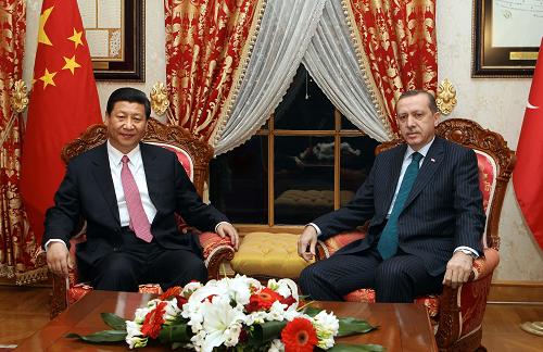 2月21日,中国国家副主席习近平在伊斯坦布尔会见土耳其总理埃尔多安。新华社记者 兰红光 摄