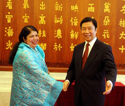 9月21日,中国国家副主席李源潮在昆明会见孟加拉国国民议会议长乔杜里。新华社记者 杨宗友 摄