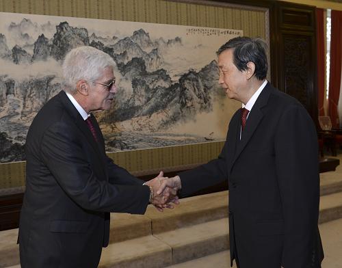 9月21日,中国国务委员兼国务院秘书长马凯在北京中南海紫光阁会见国际民航组织秘书长雷蒙·邦雅曼。新华社记者 饶爱民 摄
