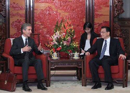 10月13日,中国国务院副总理李克强在北京中南海会见摩尔多瓦副总理兼外长莱安克。新华社记者 庞兴雷 摄