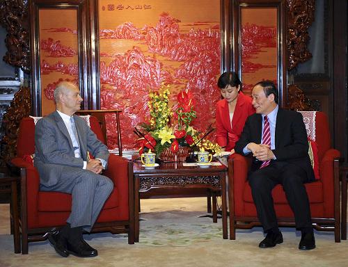 10月20日,国务院副总理王岐山在北京中南海紫光阁会见世界贸易组织总干事拉米。新华社记者 李涛 摄