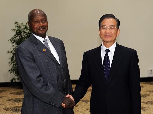 11月8日,中国国务院总理温家宝在埃及沙姆沙伊赫会见乌干达总统穆塞韦尼。